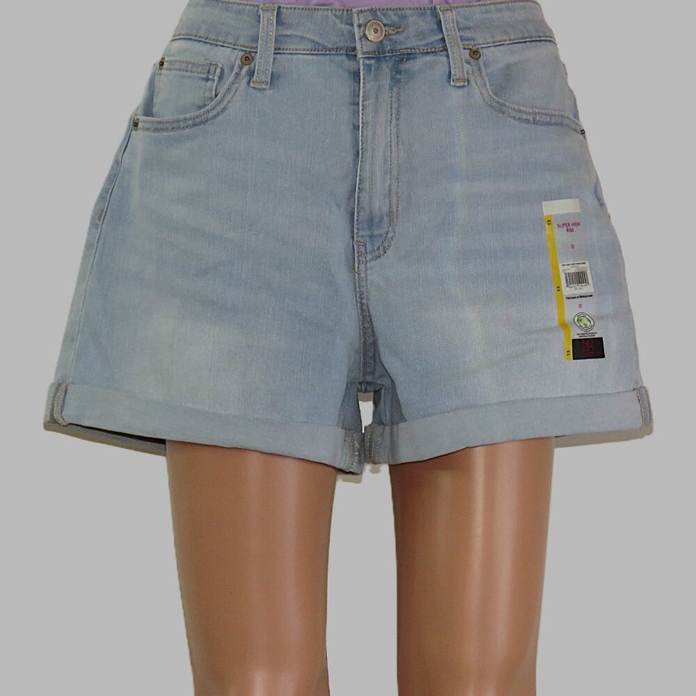 NWT No Boundaries Junior's Super High Rise Curvy Mom Jean Shorts Size 13 (C257)